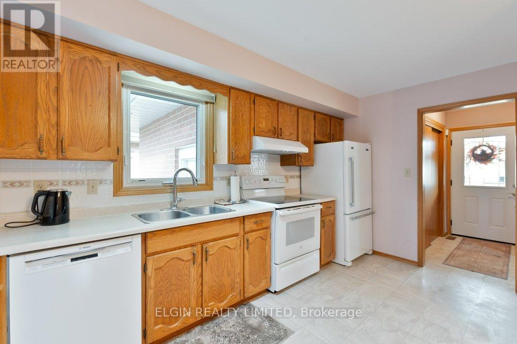 20 Farmington Drive, St. Thomas, Ontario  N5R 5X4 - Photo 8 - X12420567