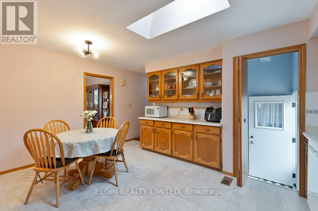 20 Farmington Drive, St. Thomas, Ontario  N5R 5X4 - Photo 9 - X12420567