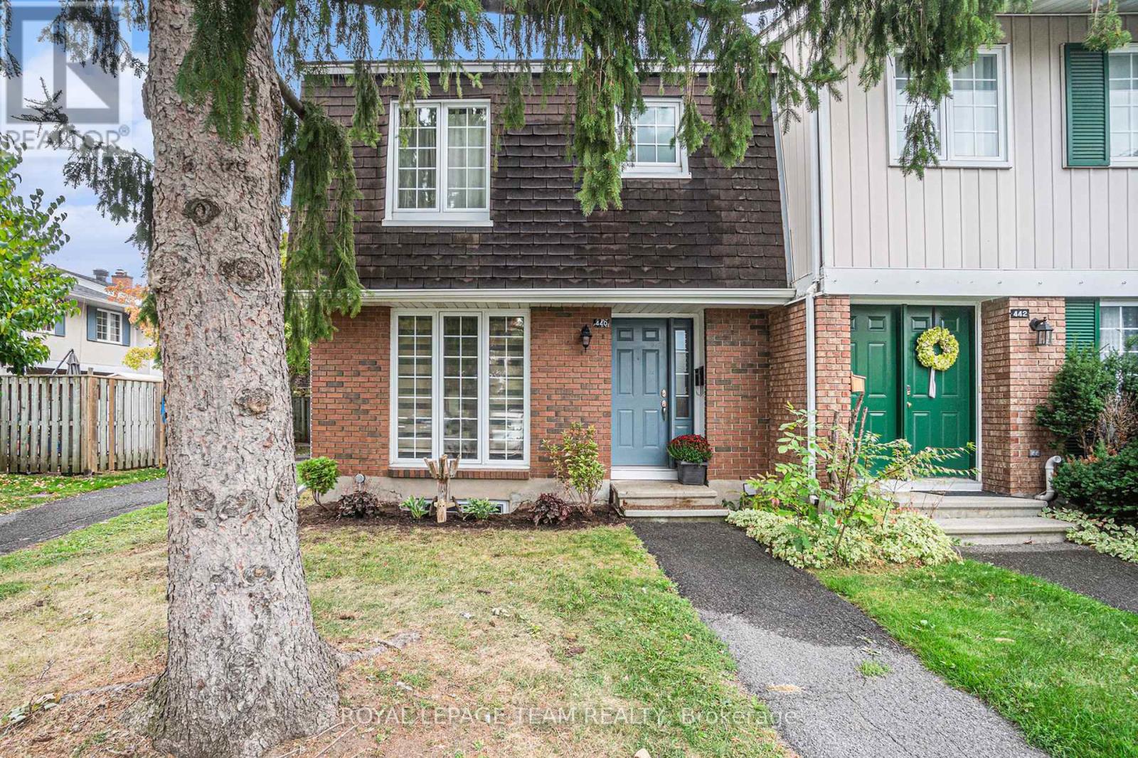 218 - 440 Kintyre Private, Ottawa, Ontario  K2C 3M9 - Photo 2 - X12420576