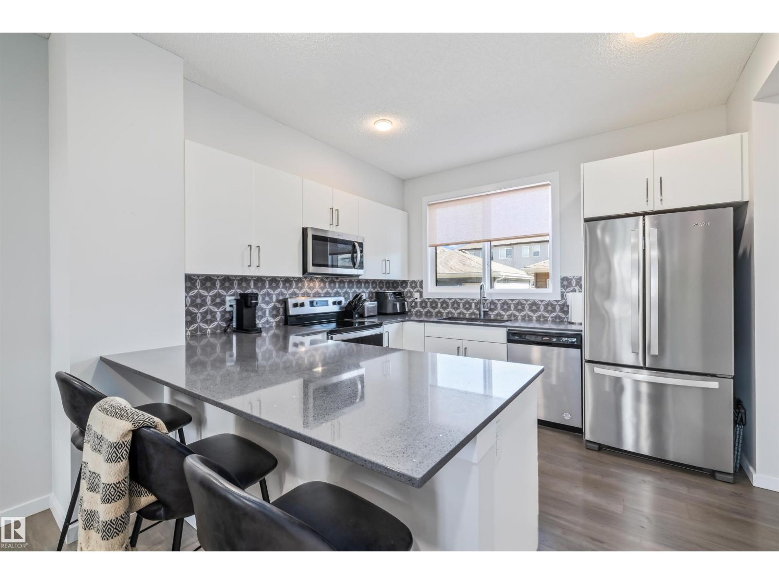 2097 Maple Rd Nw Nw, Edmonton, Alberta  T6J 1J2 - Photo 2 - E4459021