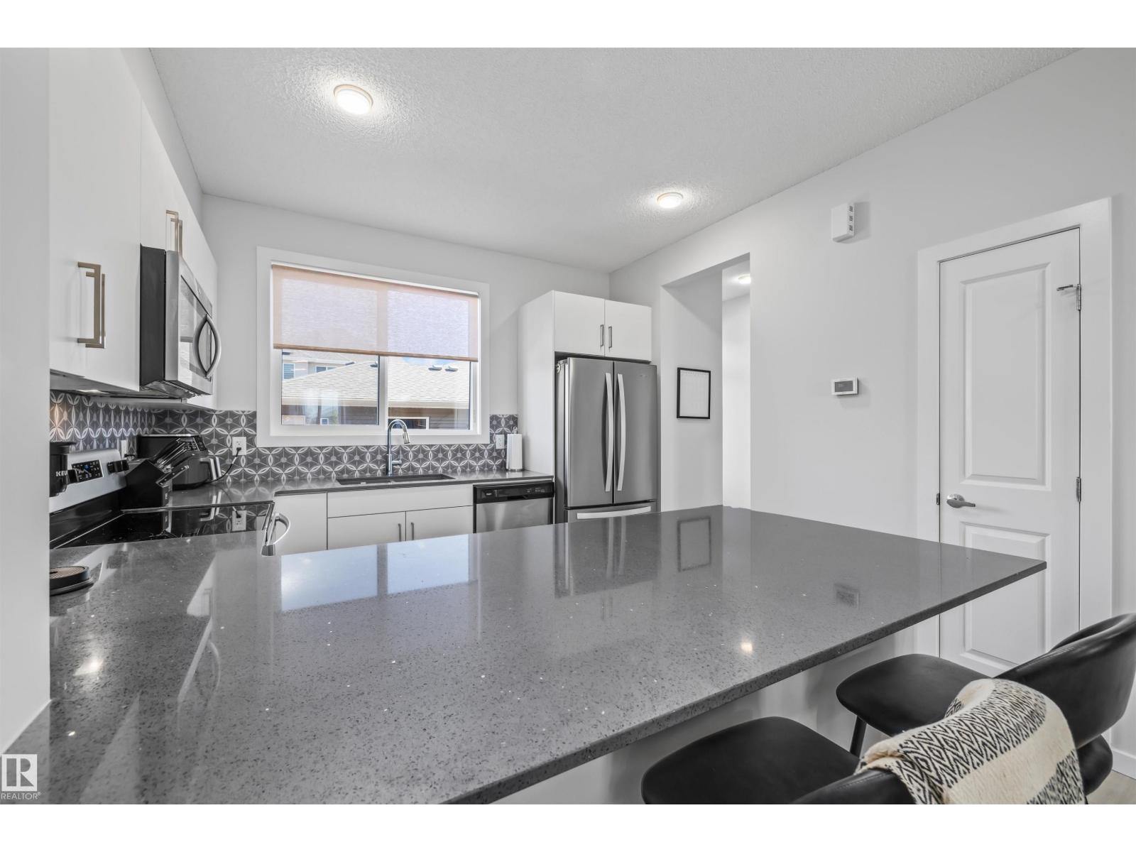 2097 Maple Rd Nw Nw, Edmonton, Alberta  T6J 1J2 - Photo 5 - E4459021