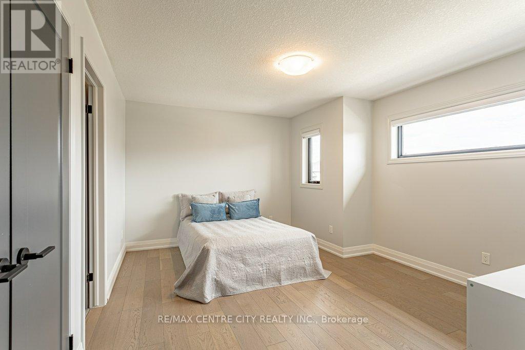 2336 Tokala Trail, London North, Ontario  N6G 0V6 - Photo 34 - X12420604