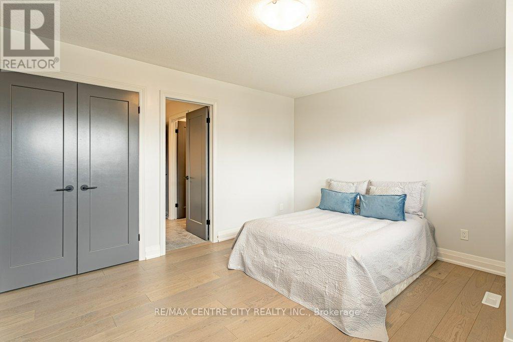 2336 Tokala Trail, London North, Ontario  N6G 0V6 - Photo 35 - X12420604