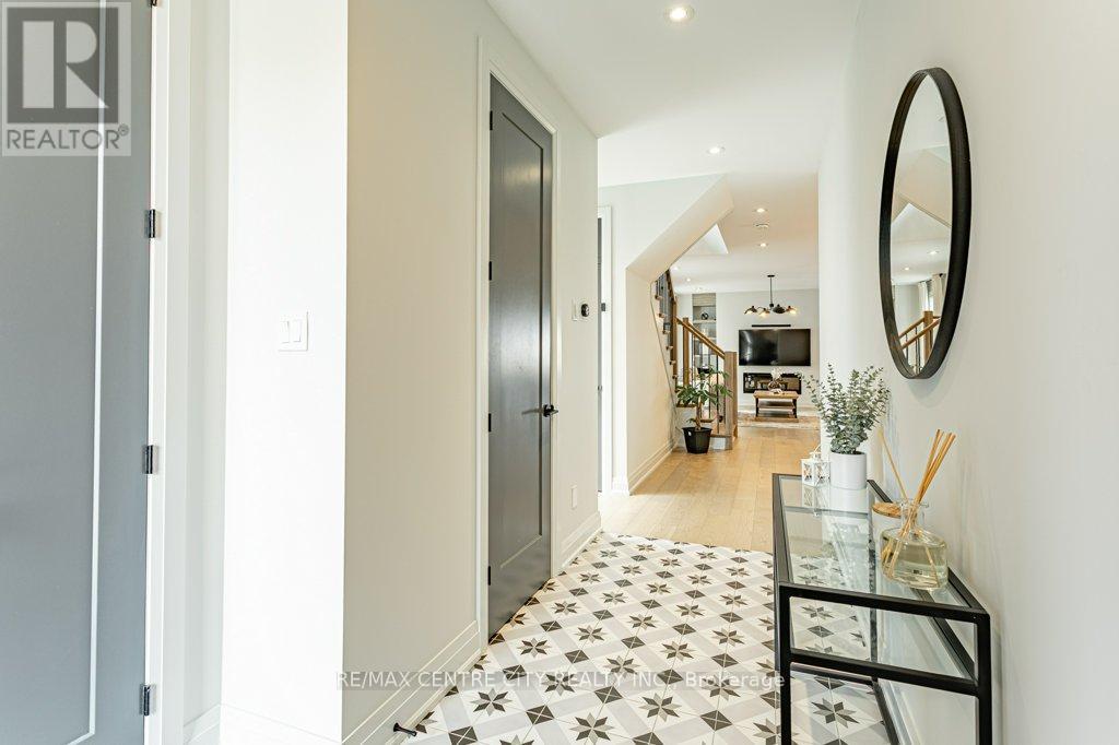 2336 Tokala Trail, London North, Ontario  N6G 0V6 - Photo 4 - X12420604