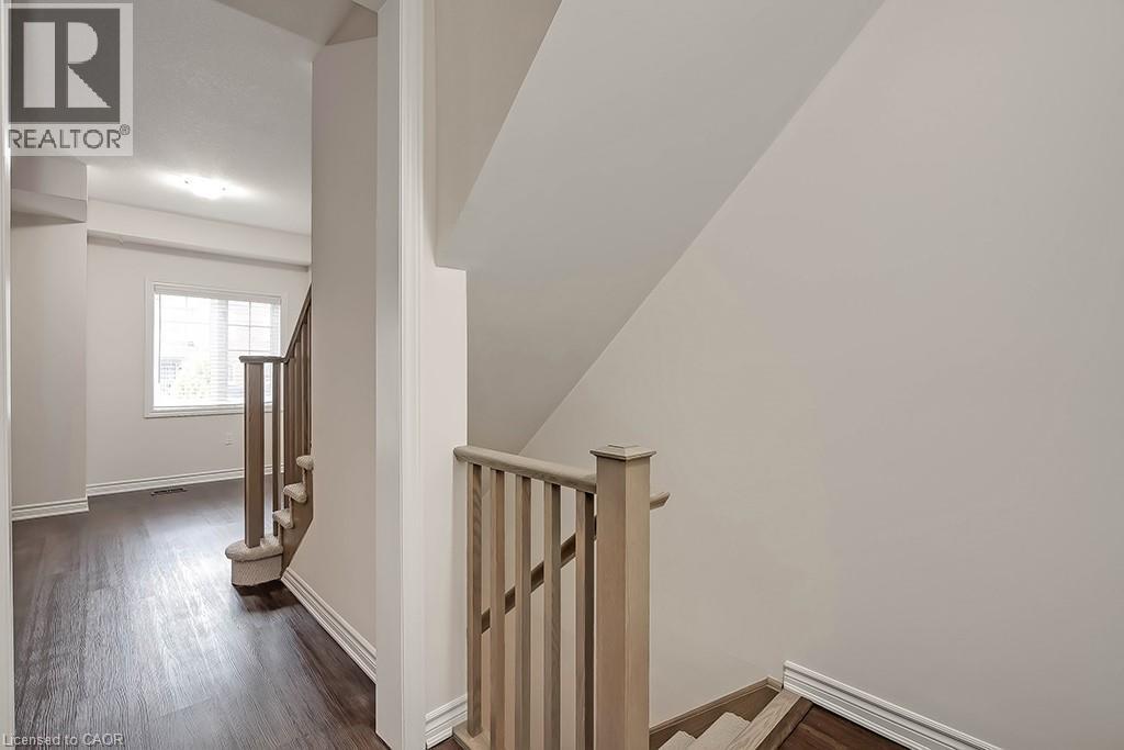 8 Hiscott Drive, Waterdown, Ontario  L8B 0A2 - Photo 13 - 40772406