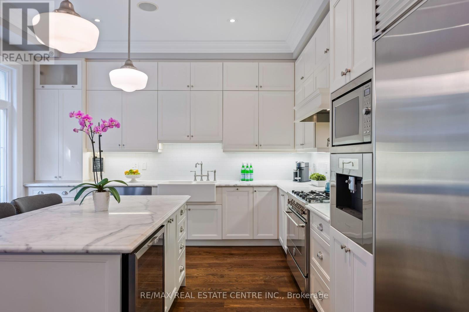 14 St. Phillips Road, Toronto, Ontario  M9P 2N6 - Photo 18 - W12407129