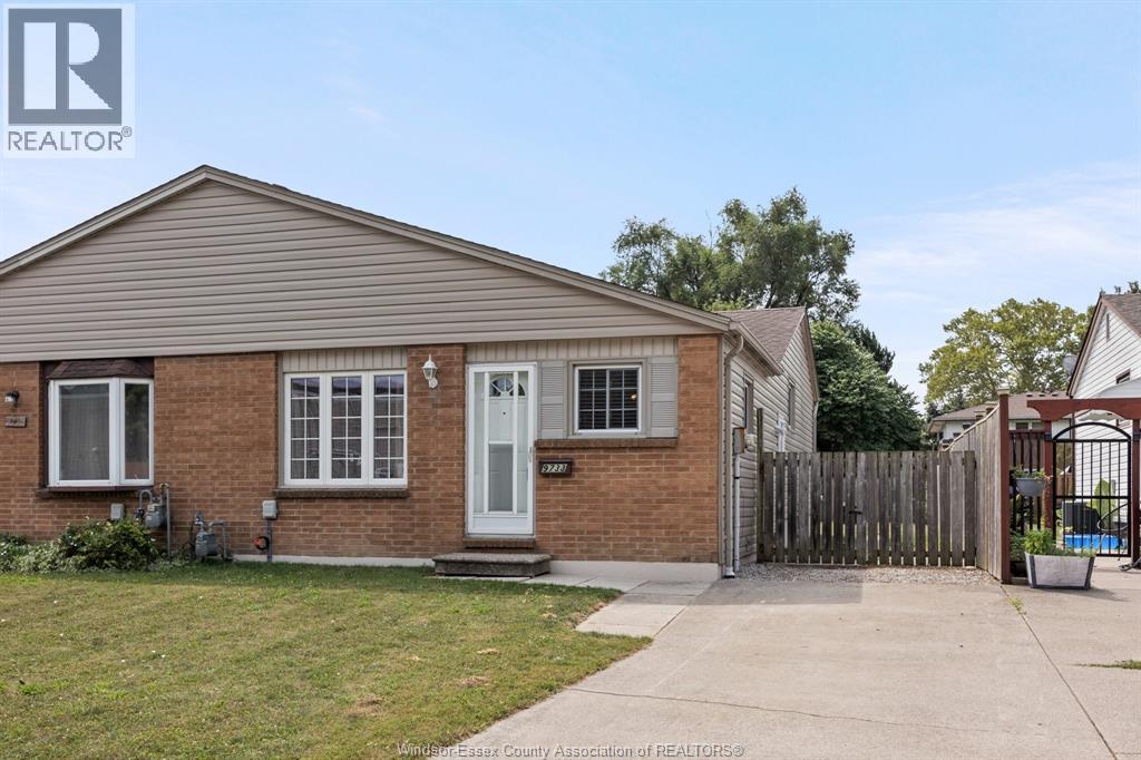 MLS# 25024141: 9733 MELVILLE, Windsor, Canada