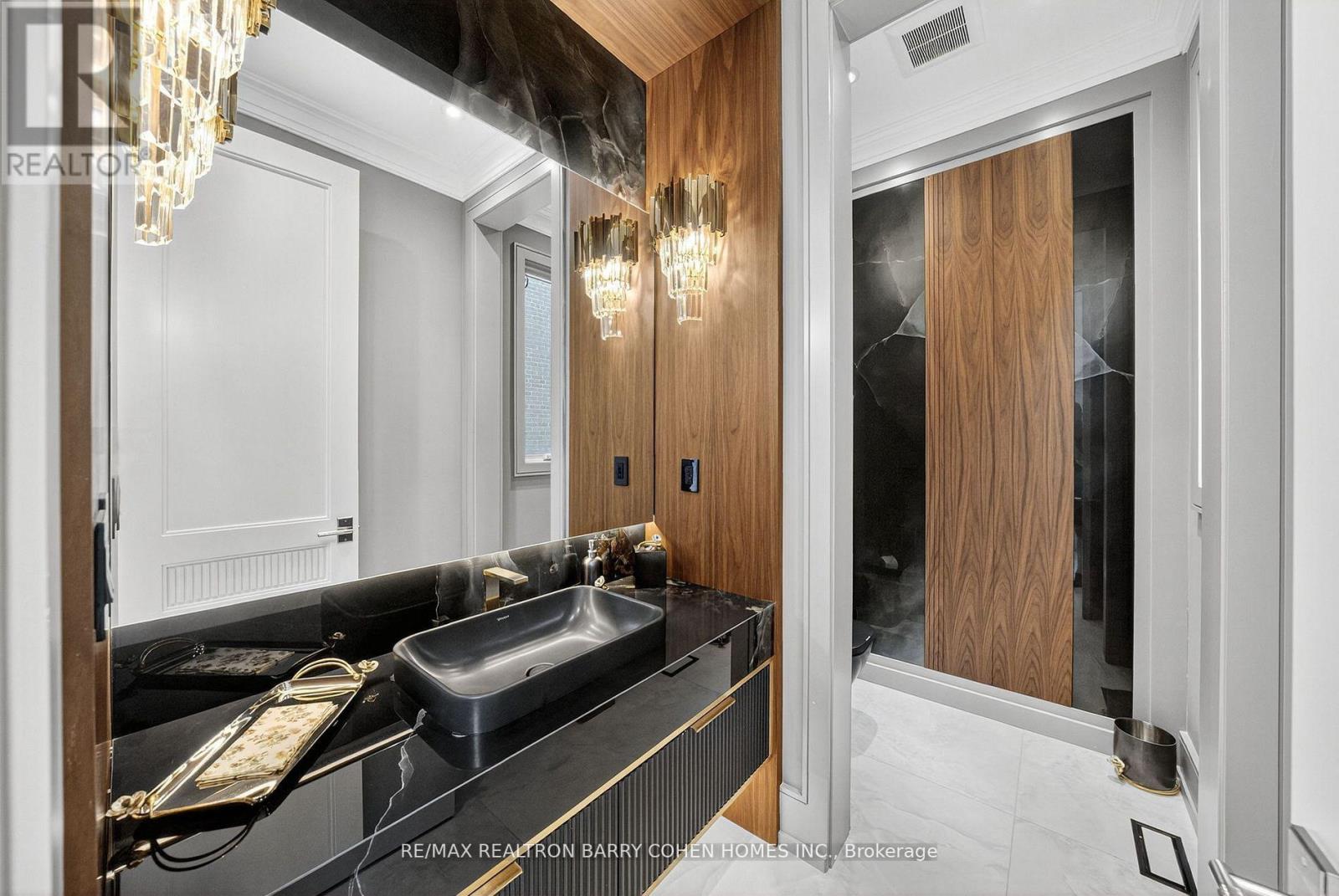 35 Foursome Crescent, Toronto, Ontario  M2P 1W1 - Photo 10 - C12420602