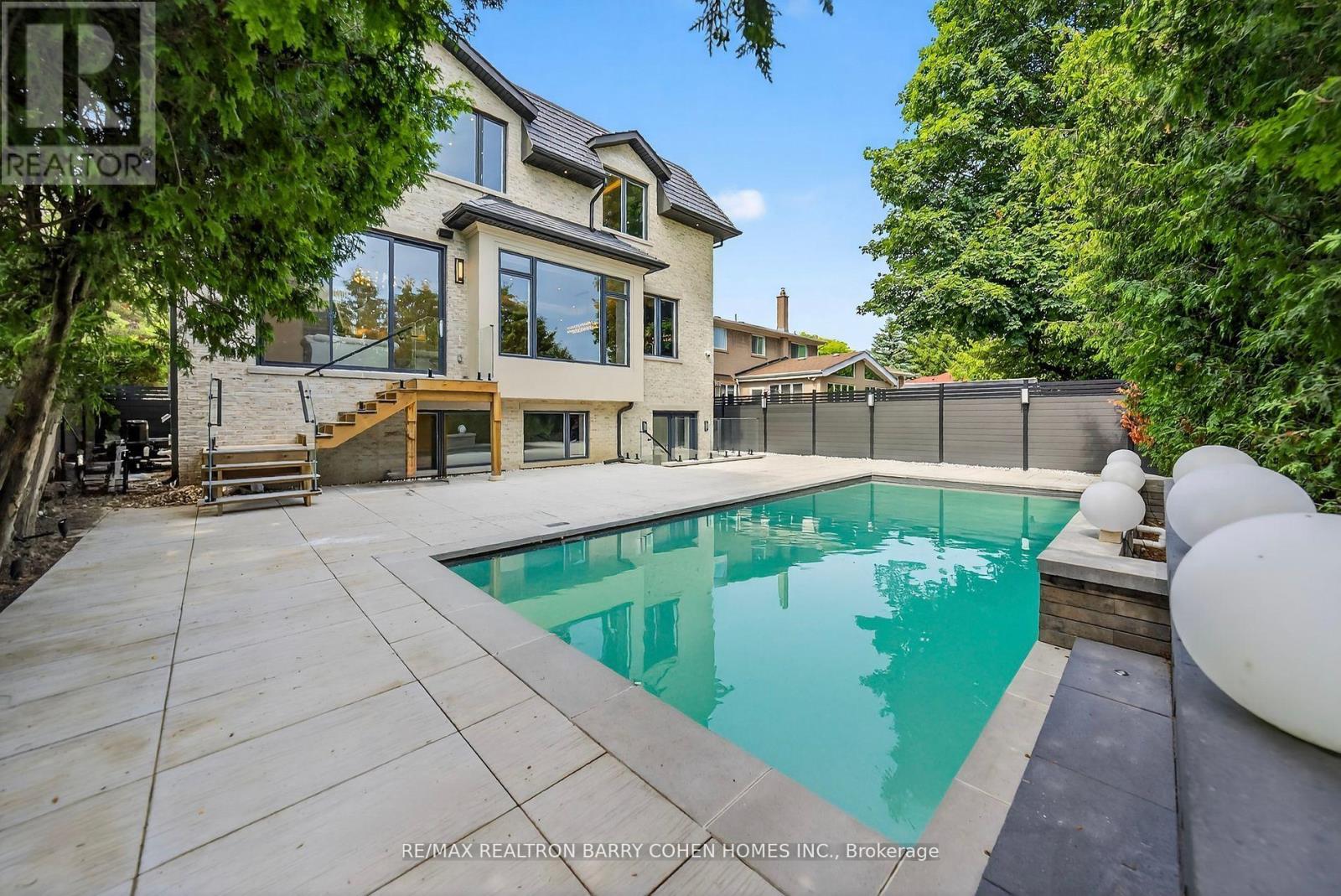 35 Foursome Crescent, Toronto, Ontario  M2P 1W1 - Photo 38 - C12420602