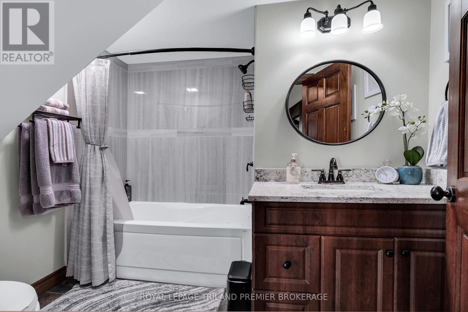 9941 Nipigon Street, Lambton Shores, Ontario  N0M 2L0 - Photo 21 - X12420609