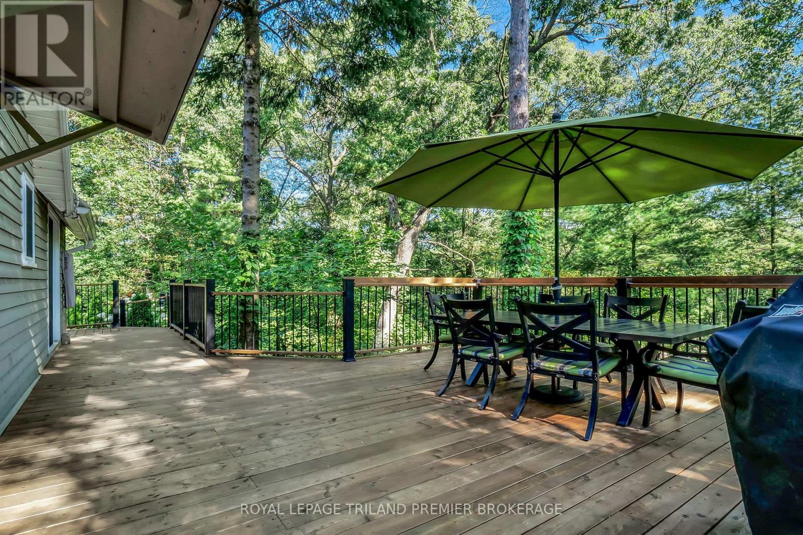 9941 Nipigon Street, Lambton Shores, Ontario  N0M 2L0 - Photo 33 - X12420609