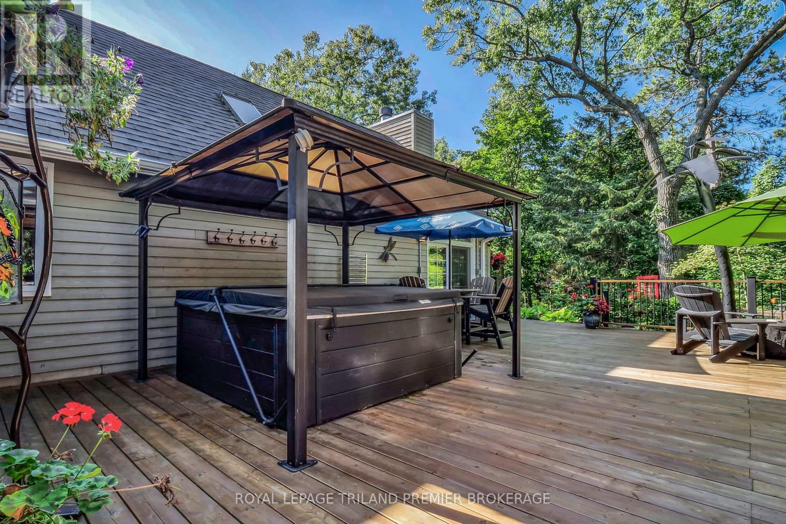 9941 Nipigon Street, Lambton Shores, Ontario  N0M 2L0 - Photo 34 - X12420609