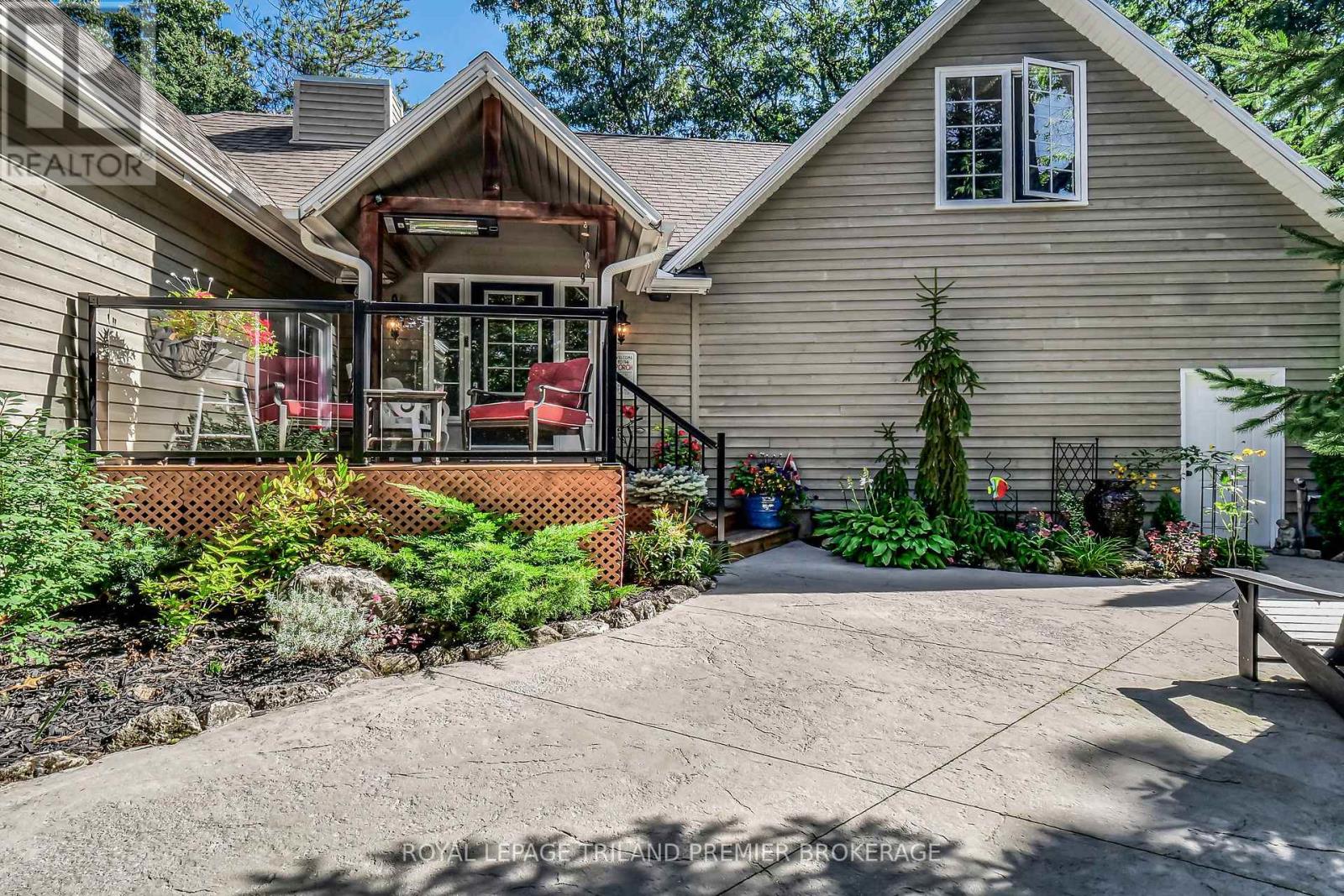 9941 Nipigon Street, Lambton Shores, Ontario  N0M 2L0 - Photo 37 - X12420609