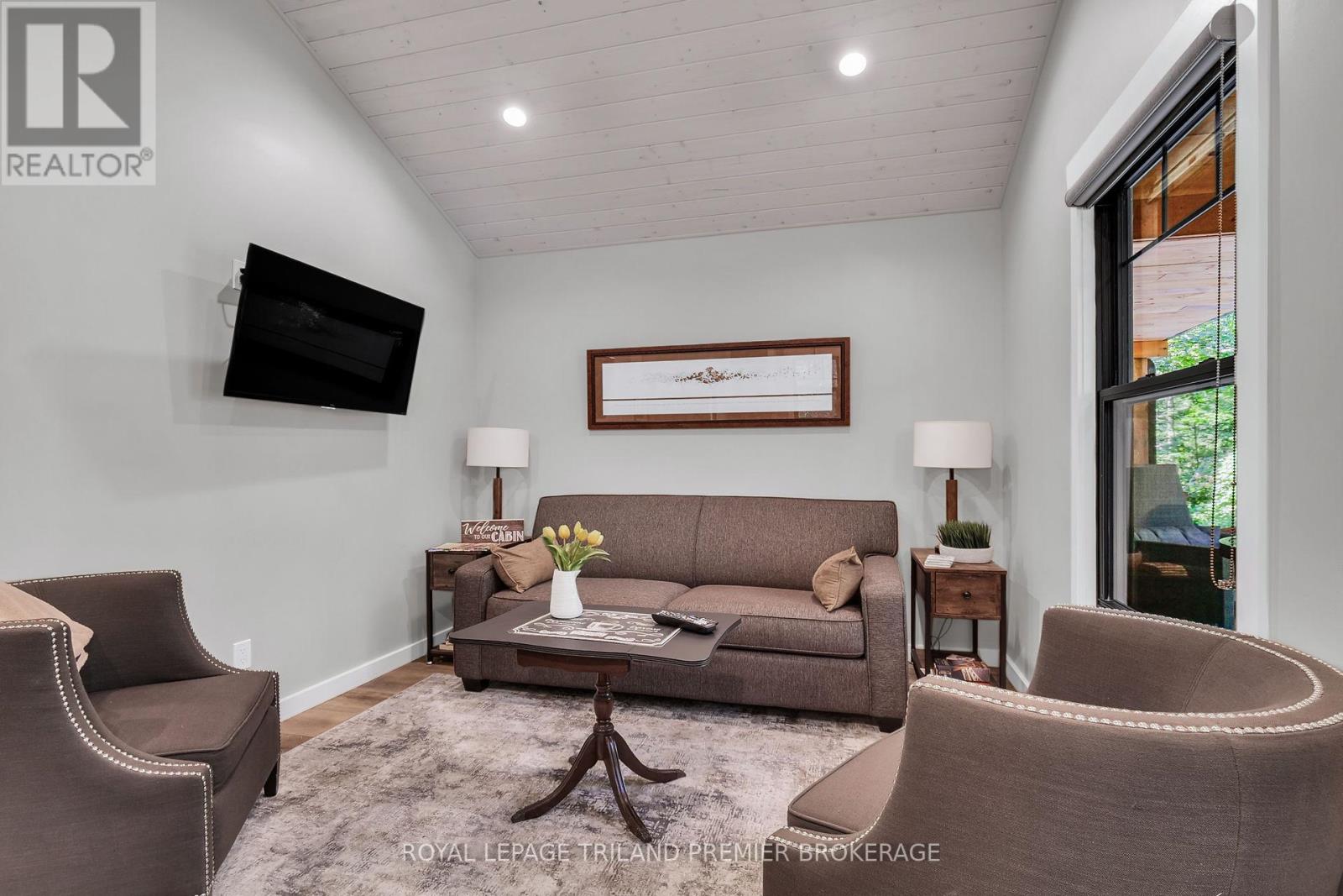 9941 Nipigon Street, Lambton Shores, Ontario  N0M 2L0 - Photo 39 - X12420609