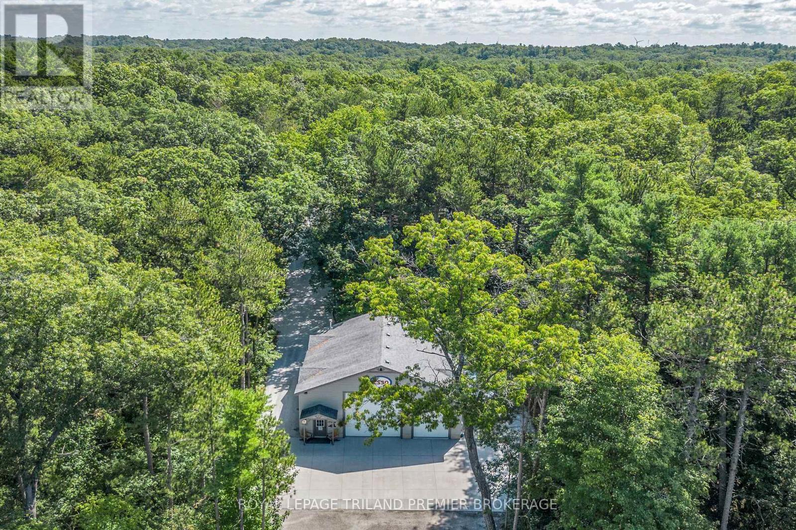 9941 Nipigon Street, Lambton Shores, Ontario  N0M 2L0 - Photo 43 - X12420609