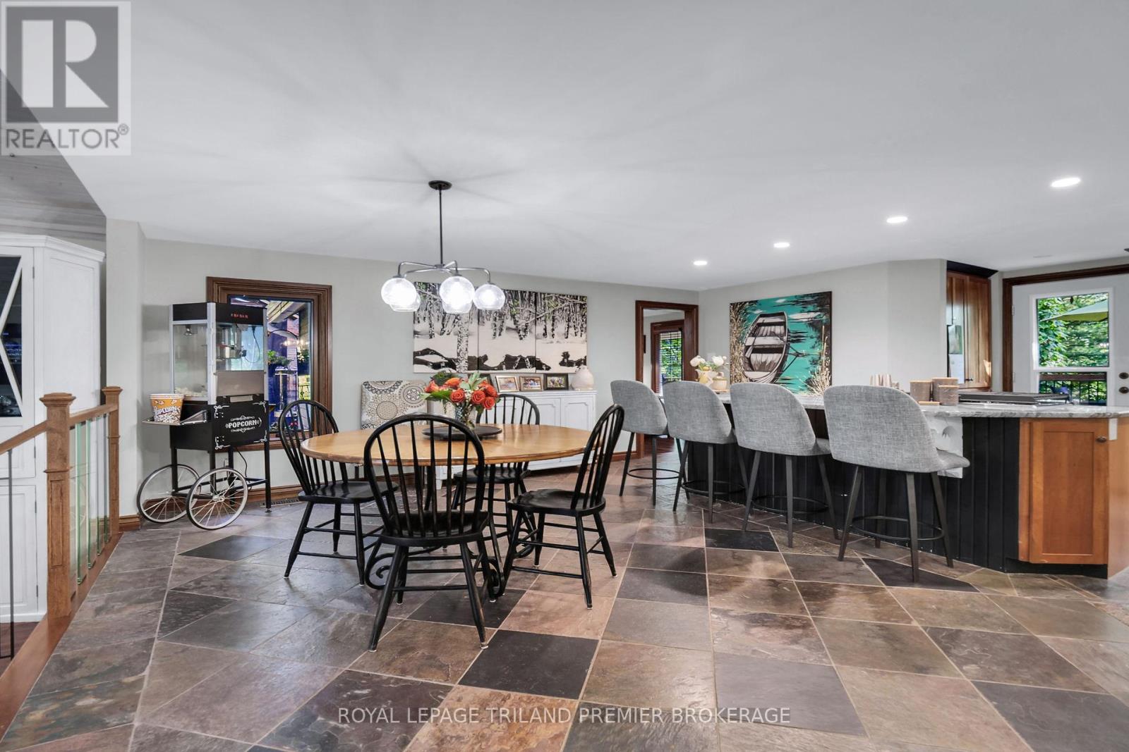 9941 Nipigon Street, Lambton Shores, Ontario  N0M 2L0 - Photo 7 - X12420609