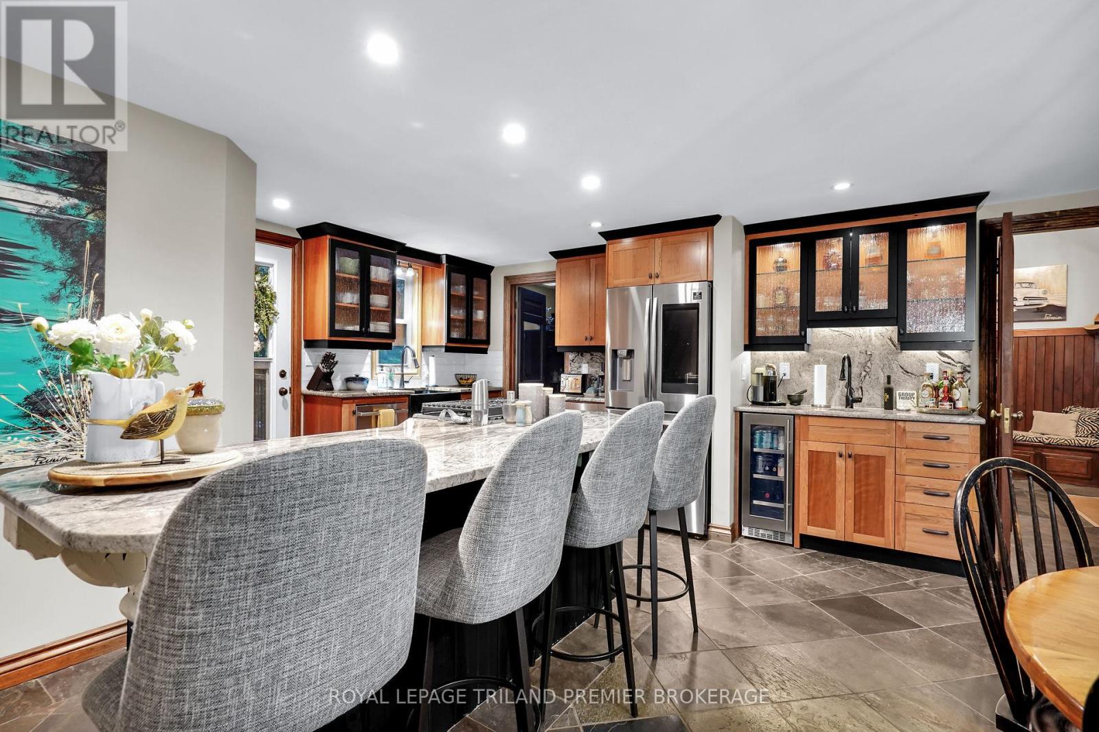9941 Nipigon Street, Lambton Shores, Ontario  N0M 2L0 - Photo 9 - X12420609