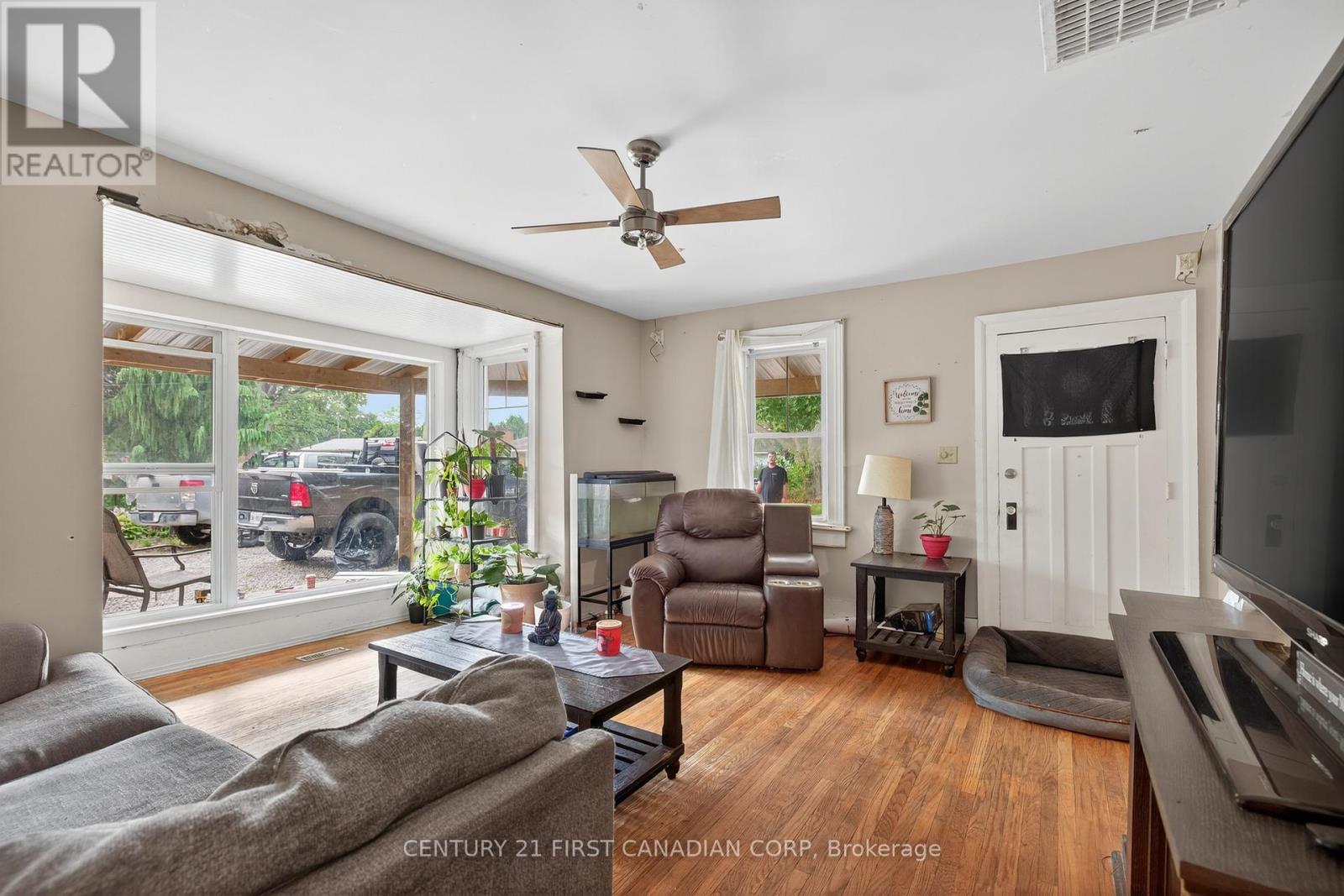 247 Ridout Street, West Elgin, Ontario  N0L 2C0 - Photo 10 - X12420658