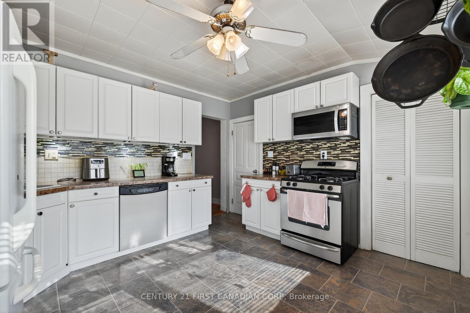 247 Ridout Street, West Elgin, Ontario  N0L 2C0 - Photo 14 - X12420658