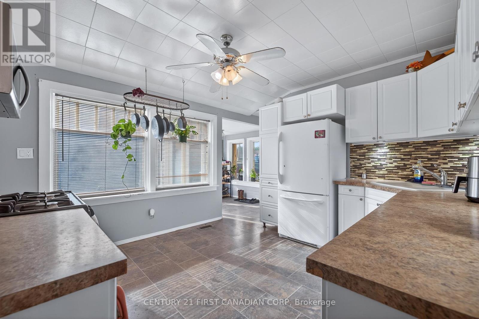 247 Ridout Street, West Elgin, Ontario  N0L 2C0 - Photo 15 - X12420658