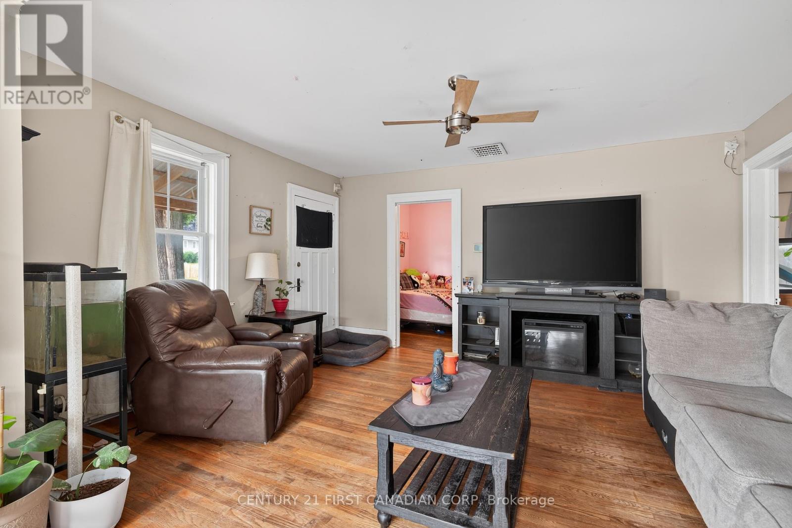 247 Ridout Street, West Elgin, Ontario  N0L 2C0 - Photo 9 - X12420658