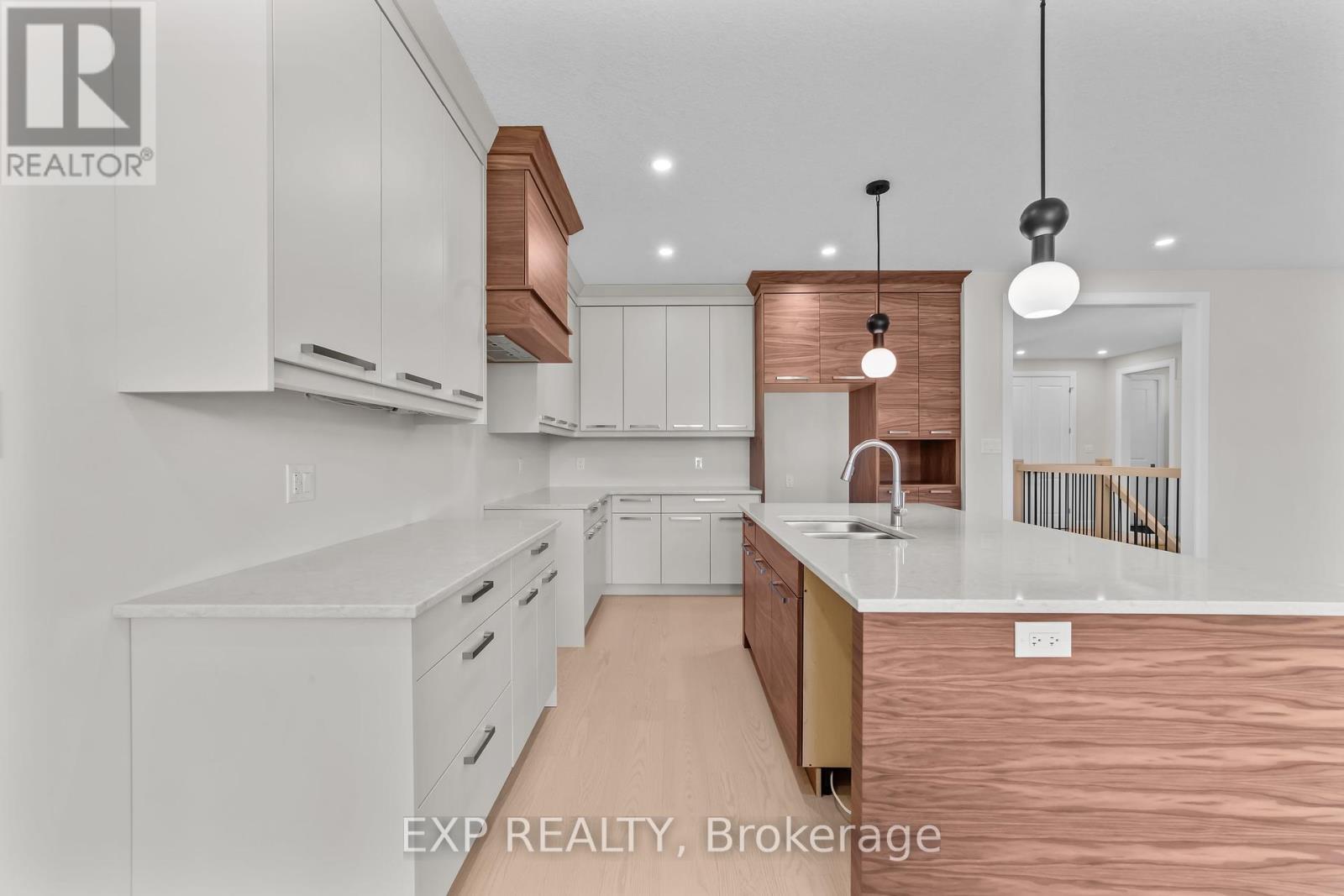 409 Ontario Street, Warwick, Ontario  N0M 2S0 - Photo 4 - X12420675