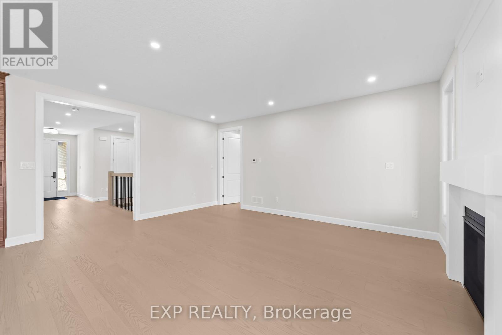409 Ontario Street, Warwick, Ontario  N0M 2S0 - Photo 9 - X12420675