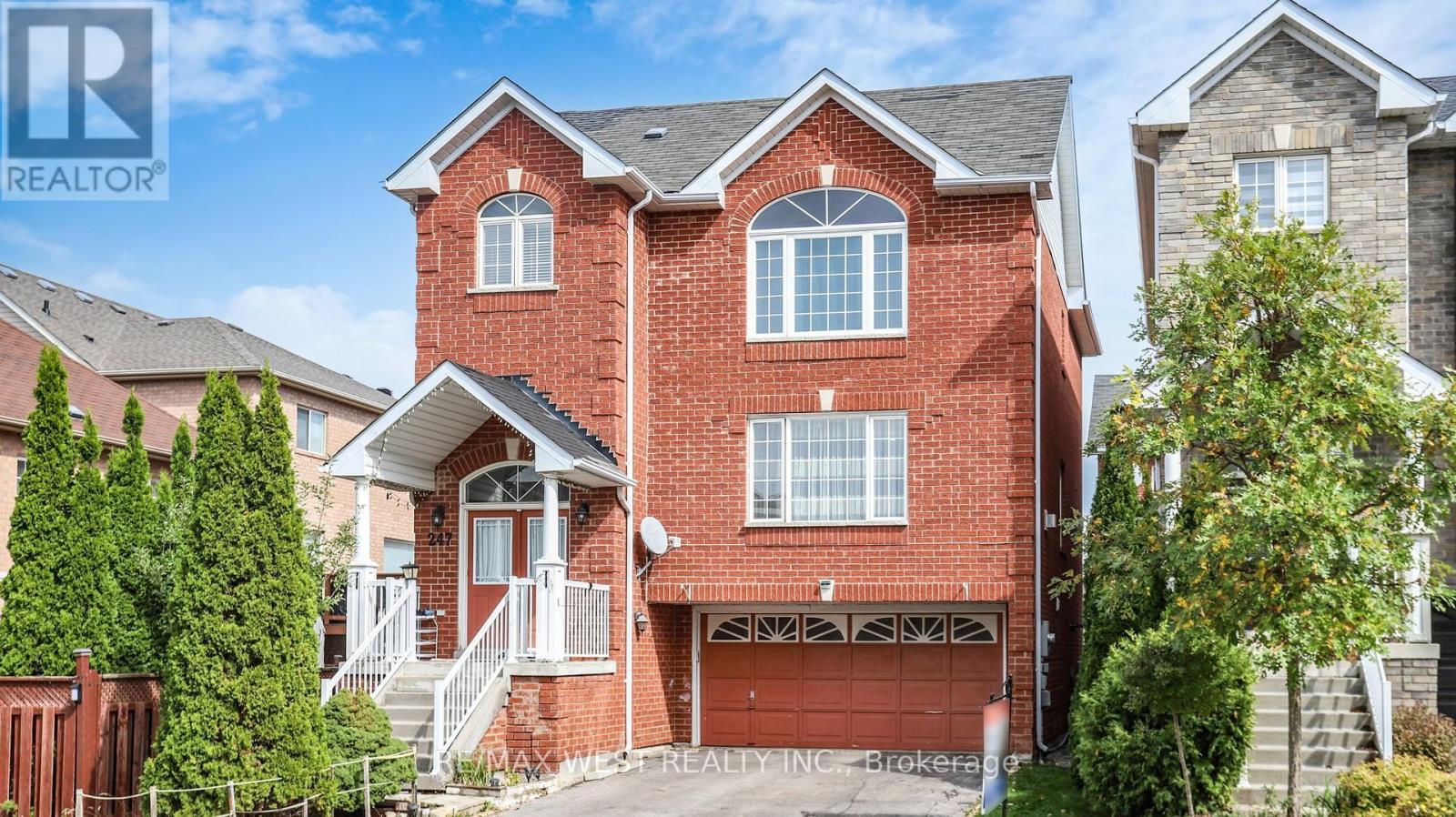 247 Knapton Drive, Newmarket, Ontario  L3X 3B7 - Photo 2 - N12418748