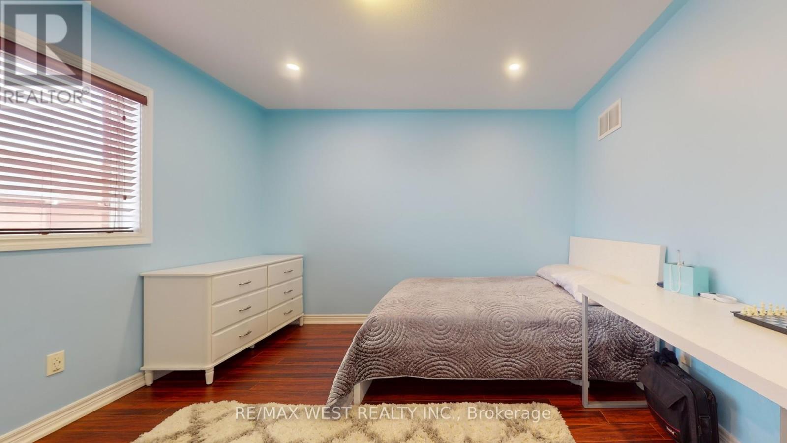 247 Knapton Drive, Newmarket, Ontario  L3X 3B7 - Photo 21 - N12418748