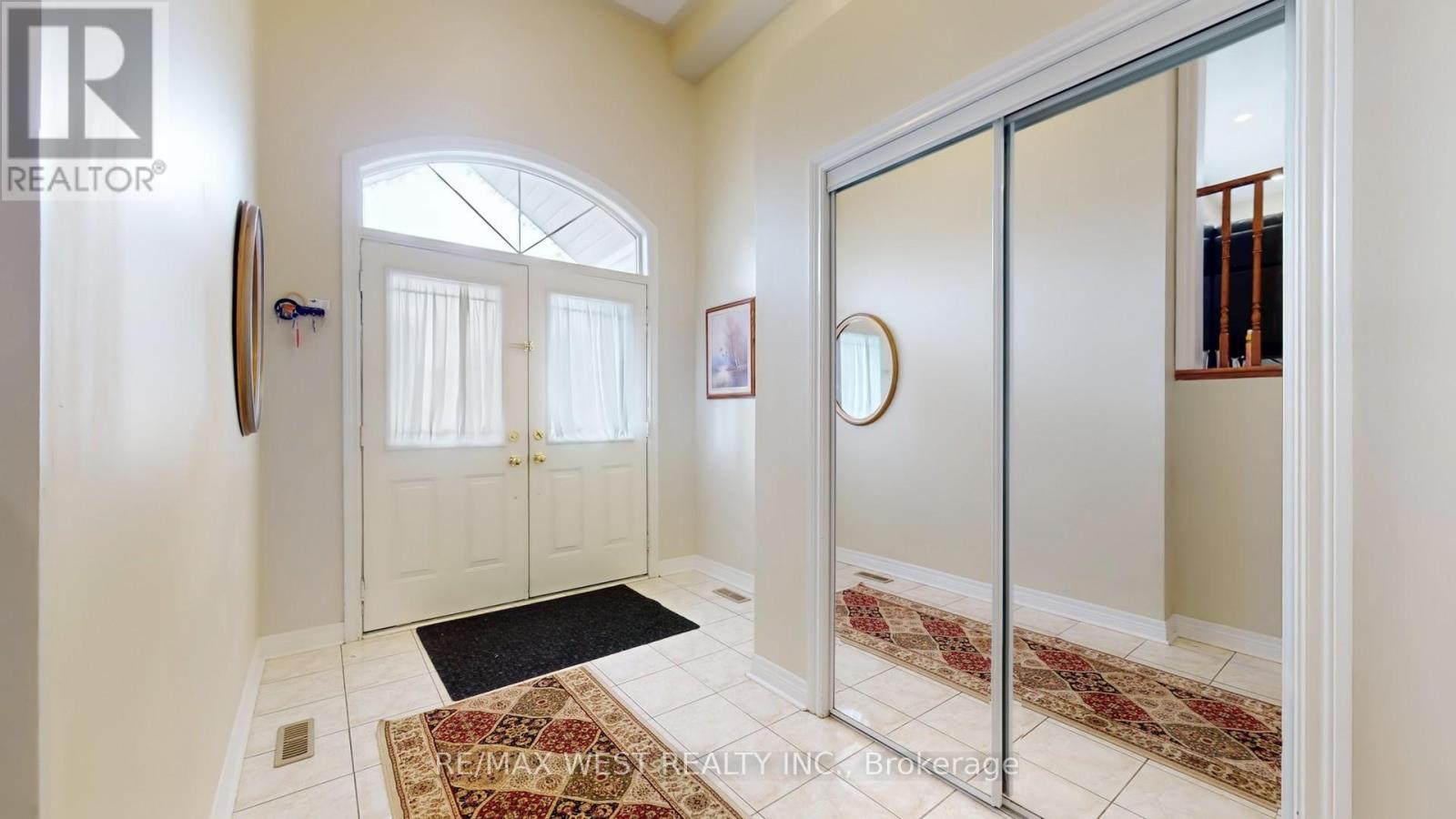 247 Knapton Drive, Newmarket, Ontario  L3X 3B7 - Photo 3 - N12418748