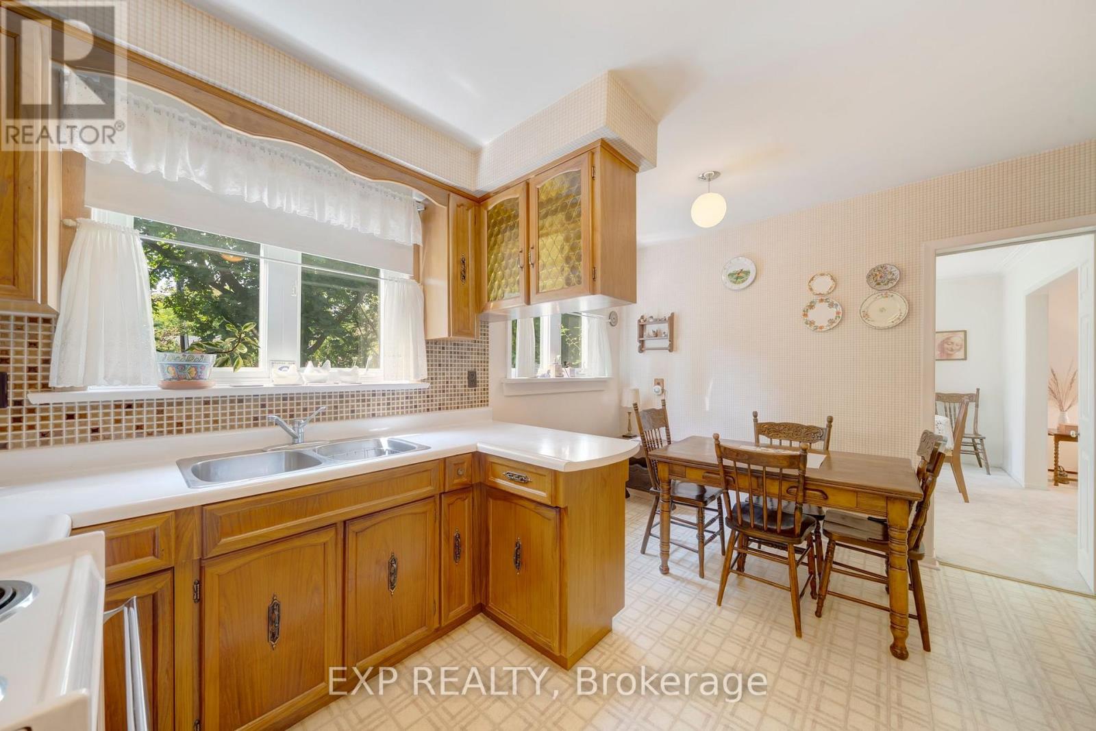 6 Queensland Court, Toronto, Ontario  M9C 4G8 - Photo 11 - W12420580