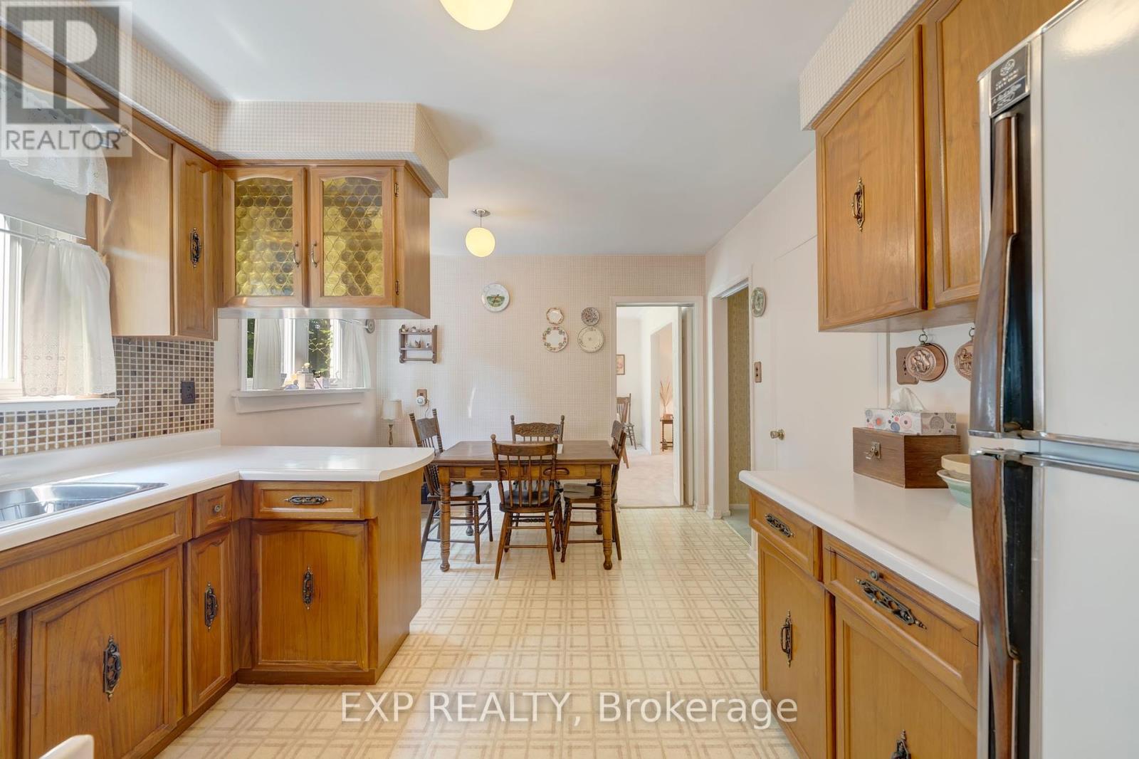 6 Queensland Court, Toronto, Ontario  M9C 4G8 - Photo 12 - W12420580