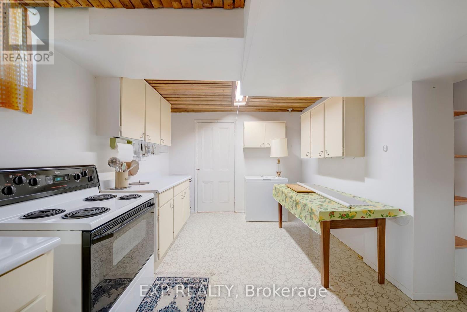6 Queensland Court, Toronto, Ontario  M9C 4G8 - Photo 22 - W12420580