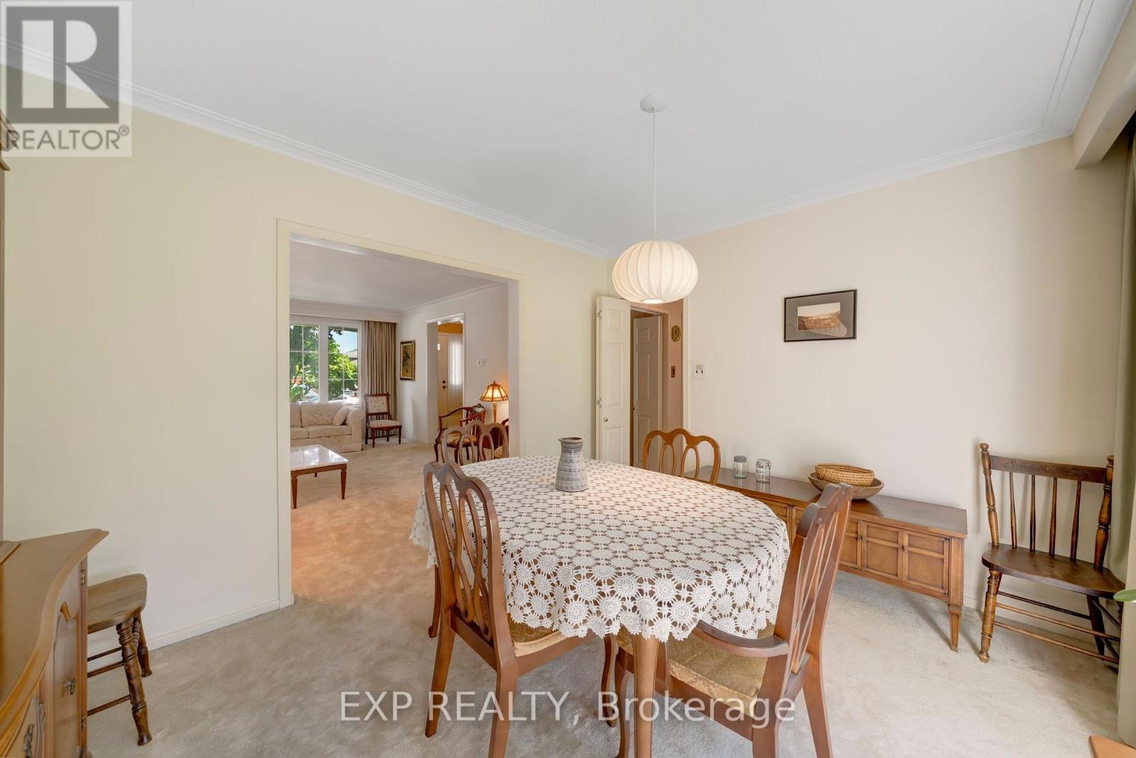 6 Queensland Court, Toronto, Ontario  M9C 4G8 - Photo 7 - W12420580