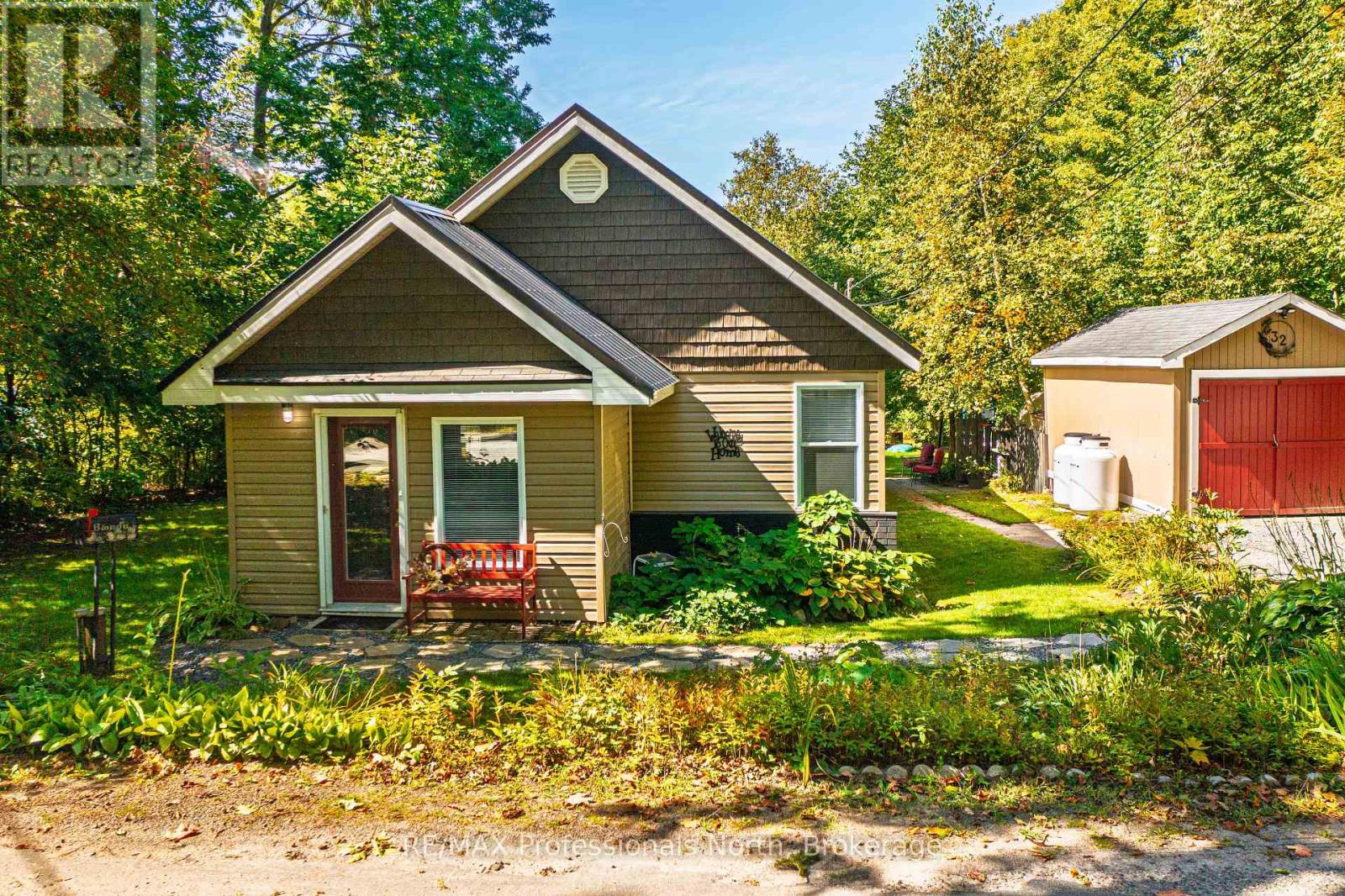 32 BETHUNE ROAD S, Huntsville, Ontario