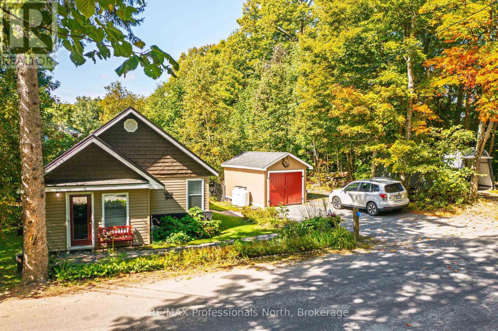32 Bethune Road S, Huntsville, Ontario  P1H 2J2 - Photo 2 - X12420618