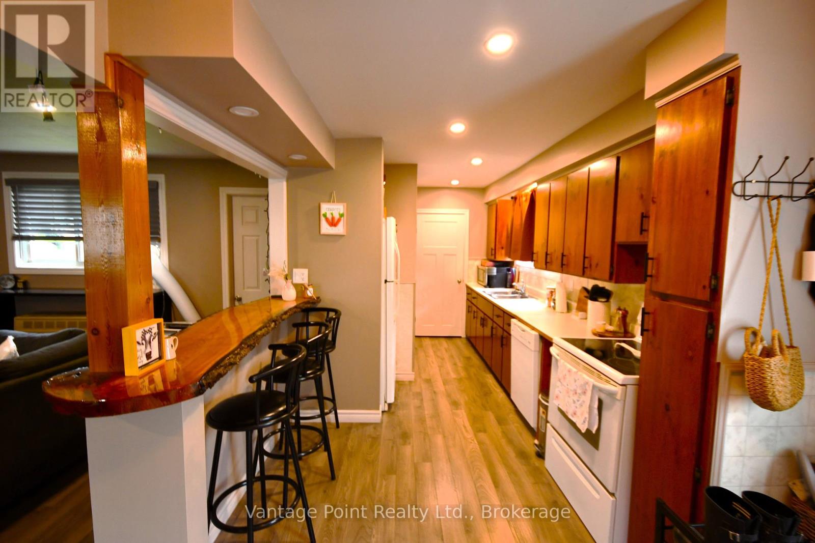 29 Margaret Street, Grey Highlands, Ontario N0C 1E0 - Photo 13 - X12420647