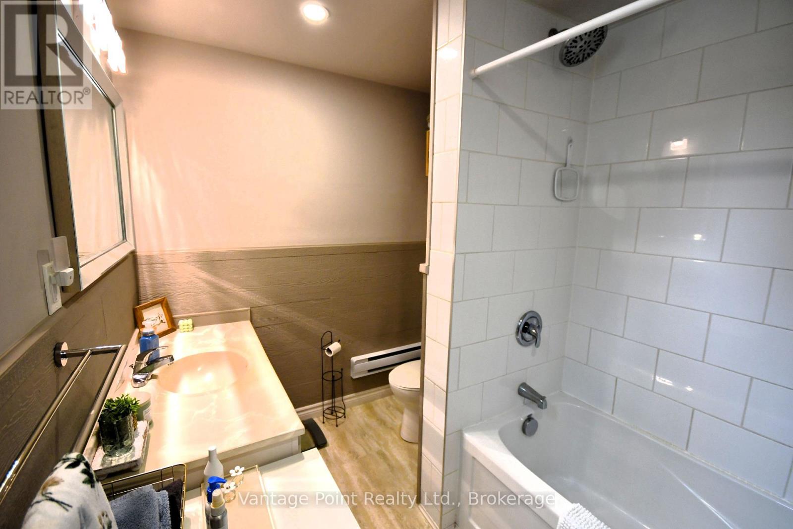 29 Margaret Street, Grey Highlands, Ontario N0C 1E0 - Photo 16 - X12420647