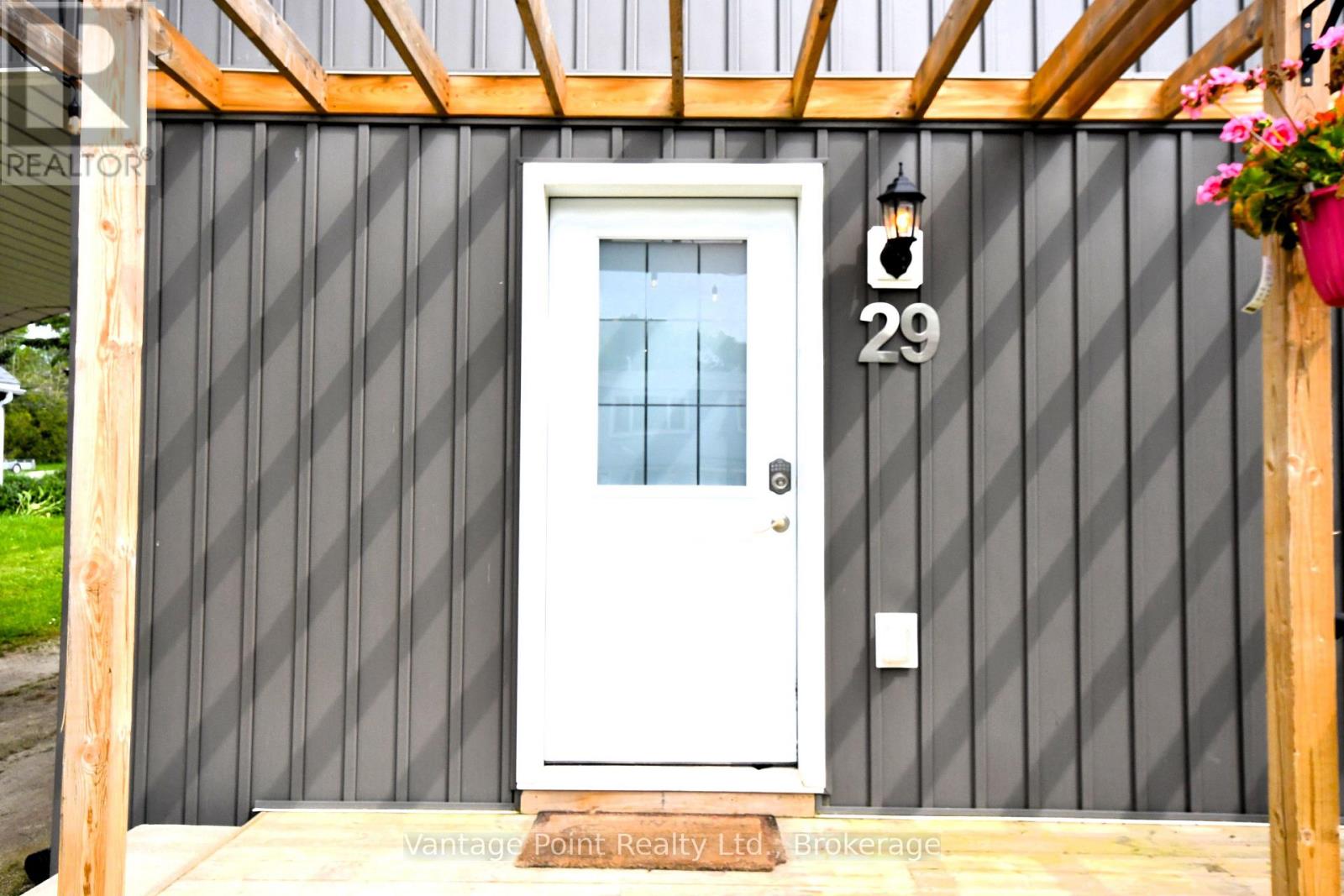 29 Margaret Street, Grey Highlands, Ontario N0C 1E0 - Photo 3 - X12420647