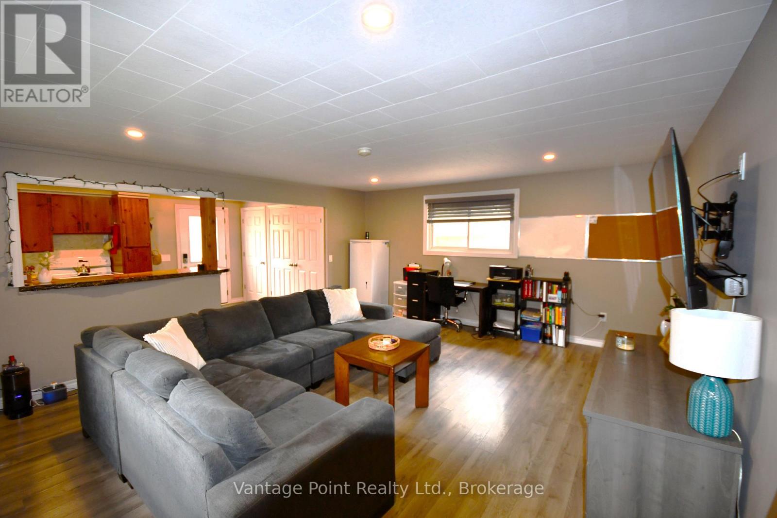 29 Margaret Street, Grey Highlands, Ontario N0C 1E0 - Photo 5 - X12420647