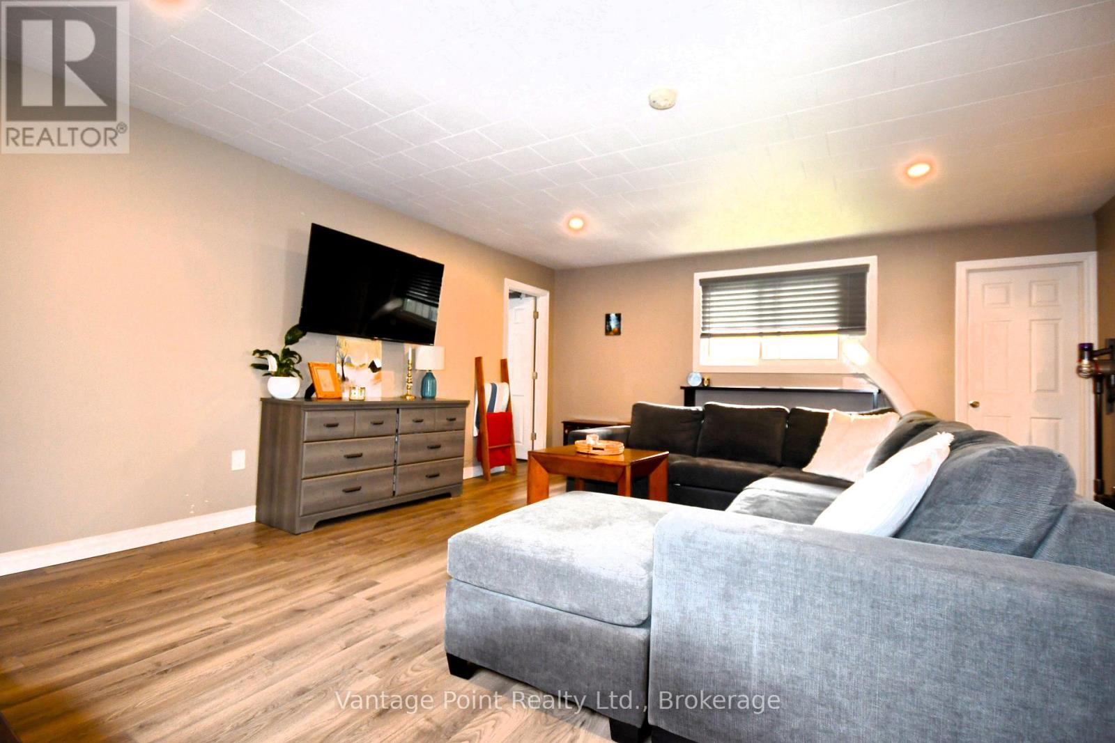 29 Margaret Street, Grey Highlands, Ontario N0C 1E0 - Photo 7 - X12420647