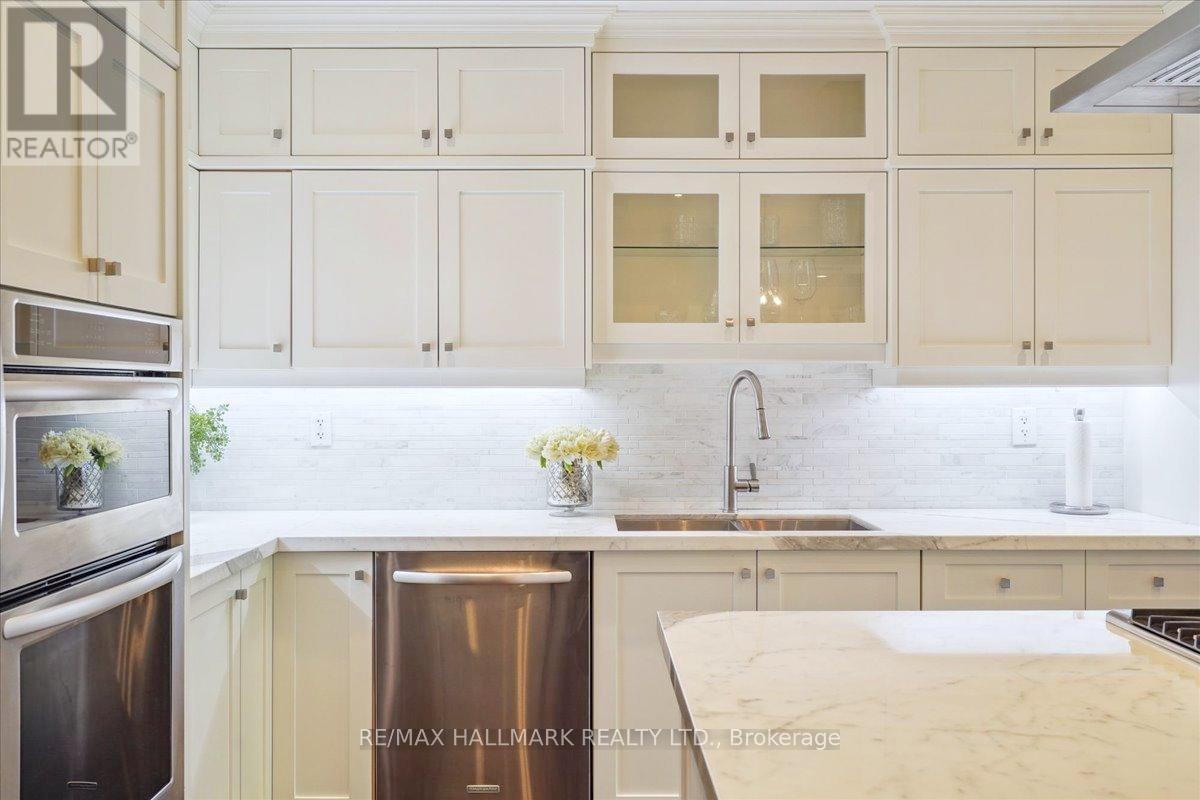 135 Glenvale Boulevard, Toronto, Ontario  M4G 2W1 - Photo 10 - C12420622