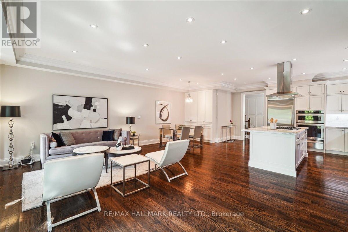 135 Glenvale Boulevard, Toronto, Ontario  M4G 2W1 - Photo 16 - C12420622