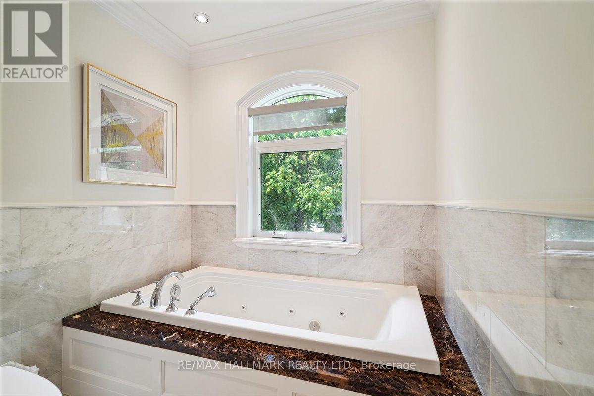 135 Glenvale Boulevard, Toronto, Ontario  M4G 2W1 - Photo 24 - C12420622