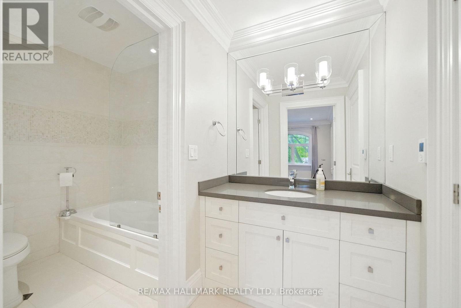 135 Glenvale Boulevard, Toronto, Ontario  M4G 2W1 - Photo 29 - C12420622