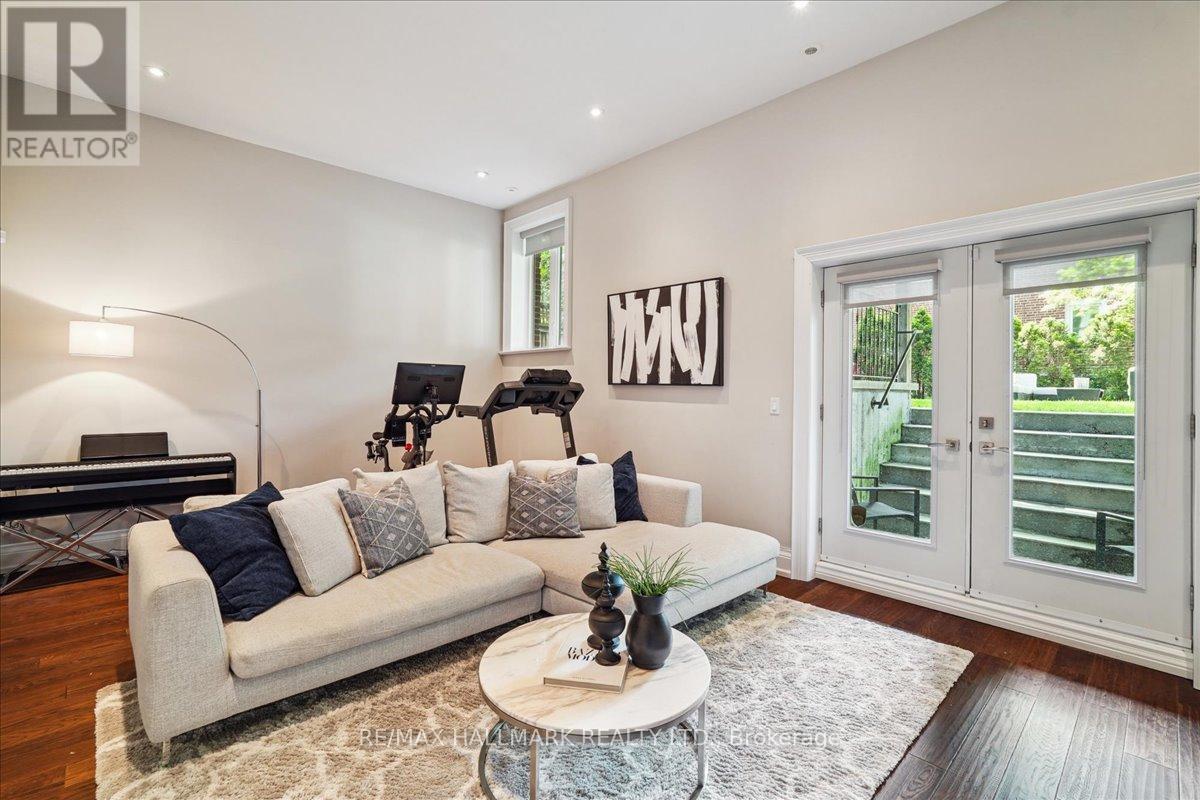 135 Glenvale Boulevard, Toronto, Ontario  M4G 2W1 - Photo 31 - C12420622
