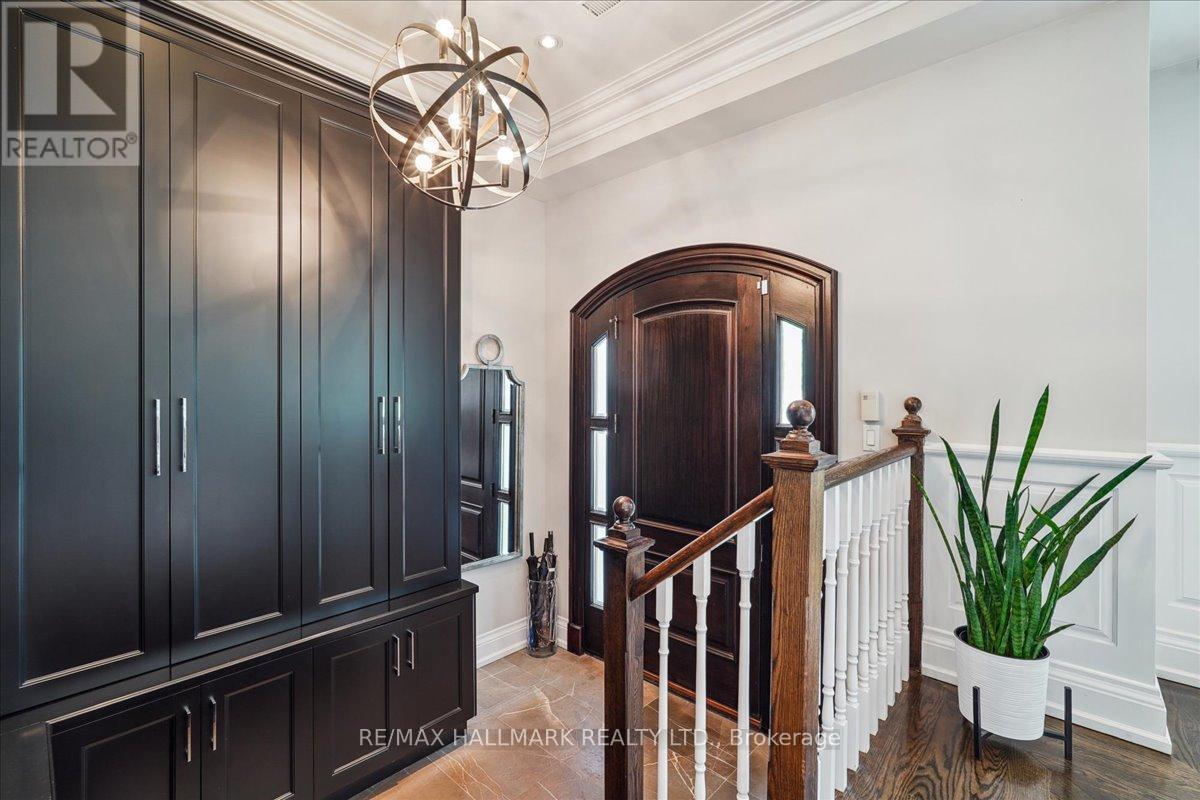 135 Glenvale Boulevard, Toronto, Ontario  M4G 2W1 - Photo 4 - C12420622