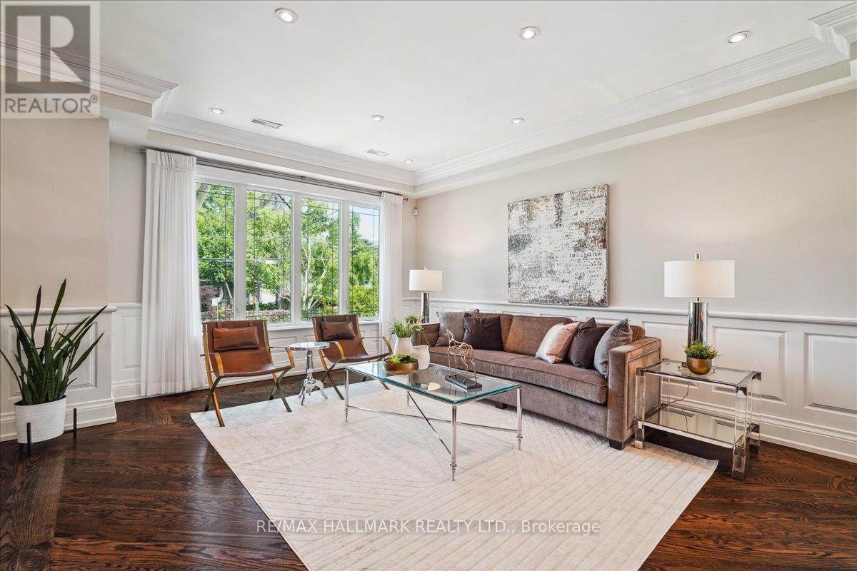 135 Glenvale Boulevard, Toronto, Ontario  M4G 2W1 - Photo 5 - C12420622