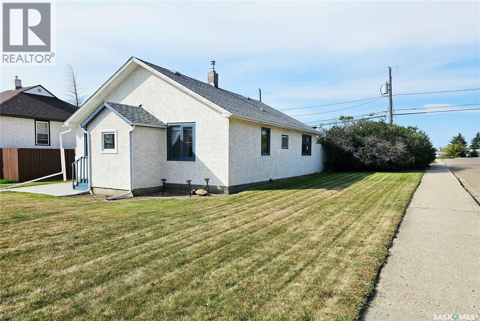 576 3rd Avenue Nw, Swift Current, Saskatchewan  S9H 0S6 - Photo 2 - SK019050