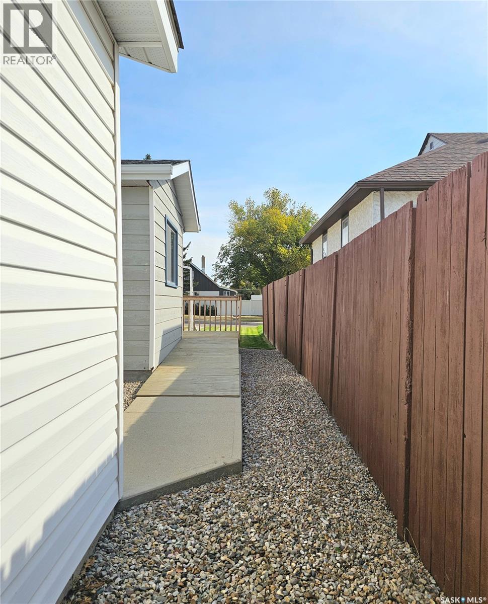 576 3rd Avenue Nw, Swift Current, Saskatchewan  S9H 0S6 - Photo 4 - SK019050